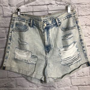 American Eagle Light Wash Mom Shorts NWT